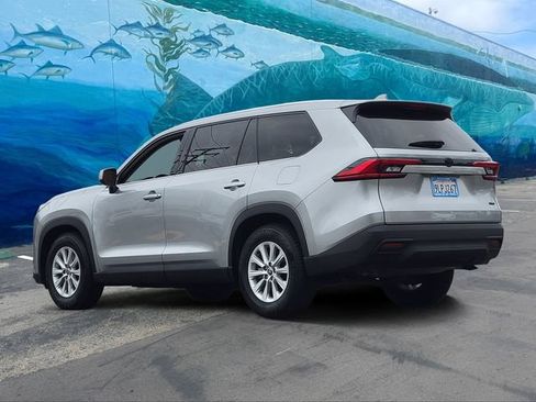 Used 2024 Toyota Grand Highlander FWD image 2