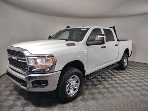 Used 2024 RAM 2500 Tradesman w/ Chrome Appearance Group image 3