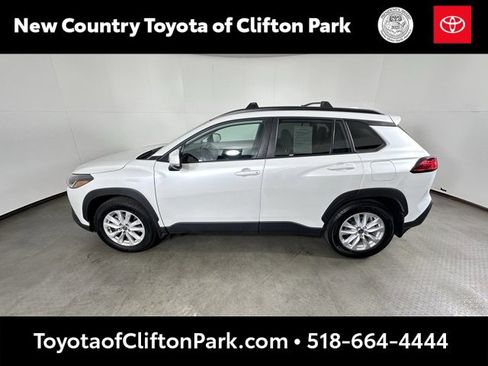 Used 2022 Toyota Corolla Cross LE image 6