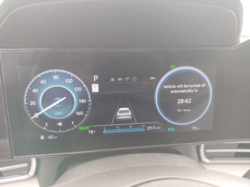 Used 2025 Hyundai Elantra Limited FWD image 18