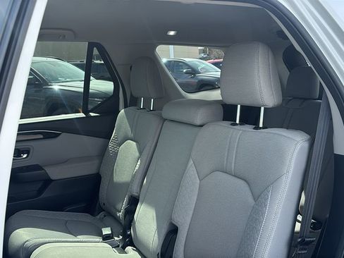 Used 2023 Honda Pilot LX image 27