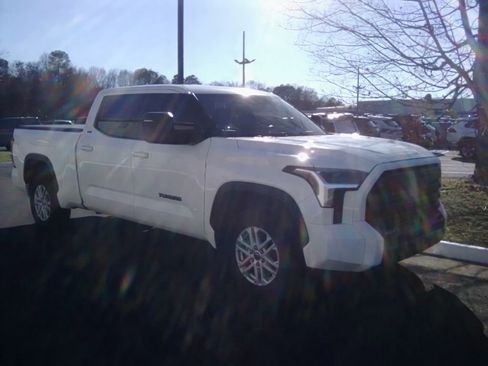 Used 2023 Toyota Tundra SR5 w/ SR5 Premium Package image 8