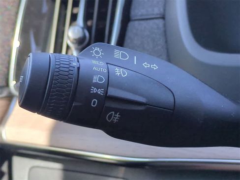 New 2025 Volvo XC90 B5 Core w/ Protection Package Premier image 26