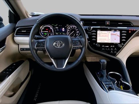 Used 2020 Toyota Camry XLE w/ Sunroof Package FWD image 6