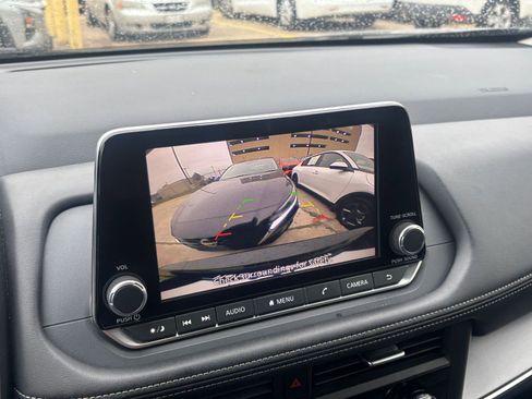 Used 2025 Nissan Rogue SV FWD image 25