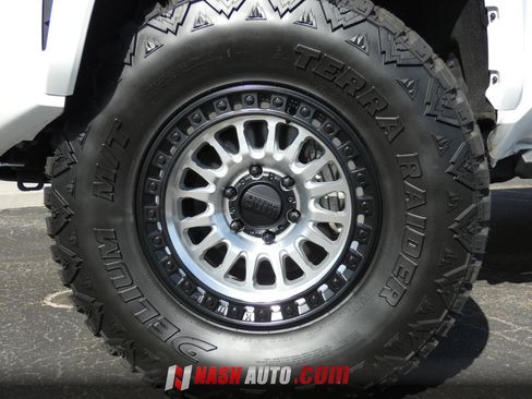 Used 2025 Toyota Tacoma TRD Sport AWD/4WD image 22