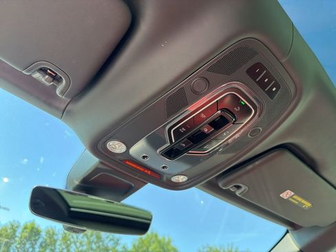 Used 2019 Bentley Bentayga AWD/4WD image 27