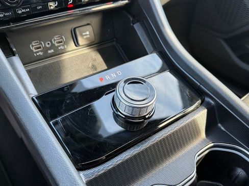 Used 2025 Jeep Grand Cherokee Altitude image 18