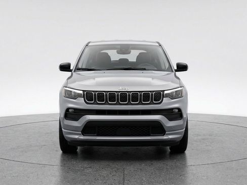 Used 2025 Jeep Compass Limited AWD/4WD image 2