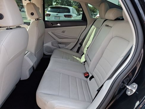Used 2024 Volkswagen Jetta SE FWD image 10