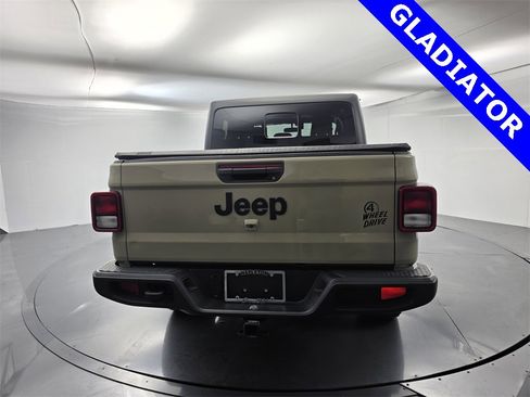 Used 2022 Jeep Gladiator Sport image 5