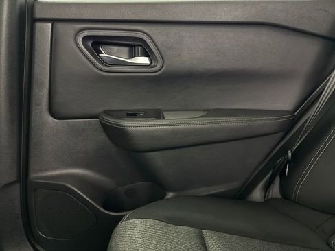 Used 2024 Nissan Rogue SV FWD image 34