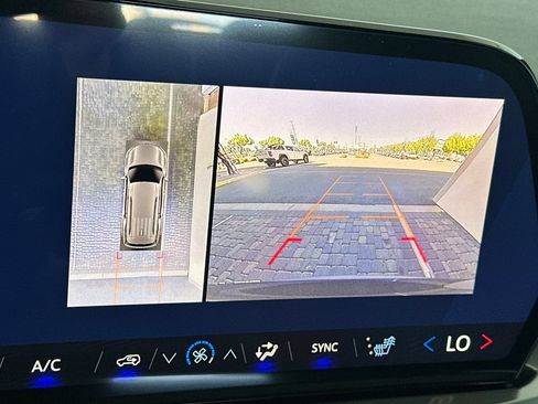 New 2026 Chevrolet Traverse LT w/ Enhanced Driving Package AWD/4WD image 25