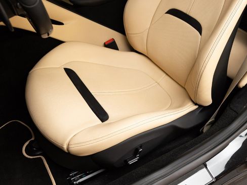 Certified 2021 Ferrari Roma image 47