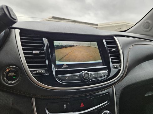 Used 2018 Chevrolet Trax LT w/ LT Convenience Package image 18