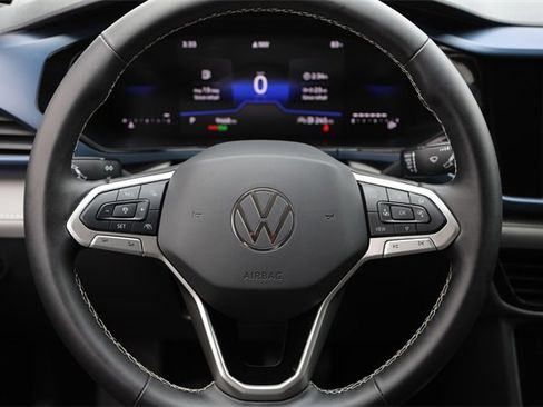 Certified 2024 Volkswagen Taos SE image 13