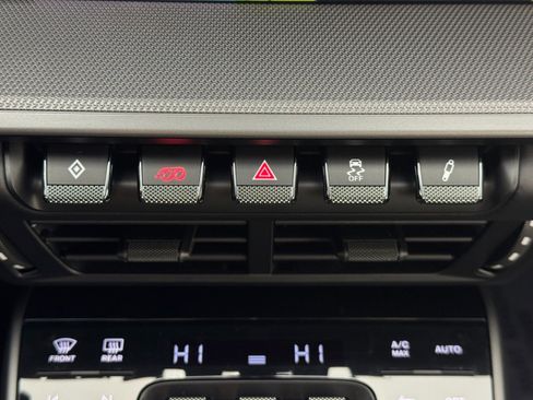 Used 2025 Porsche 911 Carrera image 34