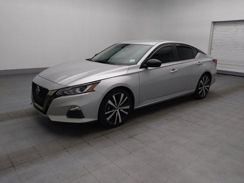 Used 2021 Nissan Altima 2.5 SR FWD image 2