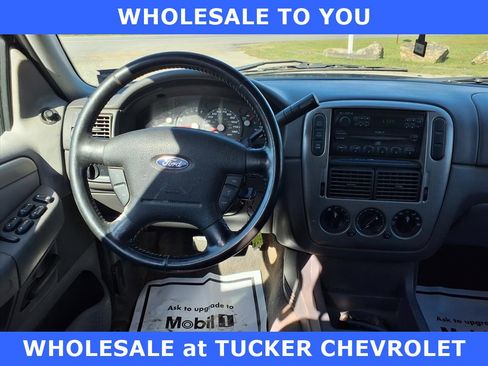 Used 2004 Ford Explorer XLT image 17