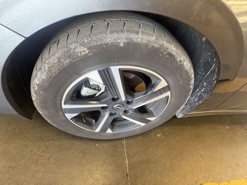 Used 2024 Nissan Sentra SV FWD image 11