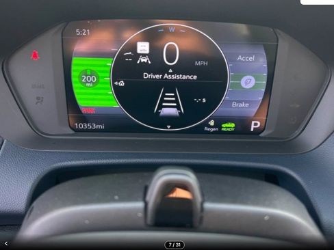 Used 2023 Chevrolet Bolt EUV Premier w/ Sun & Sound Package FWD image 4