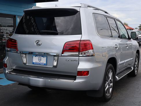 Used 2013 Lexus LX 570 4WD image 4
