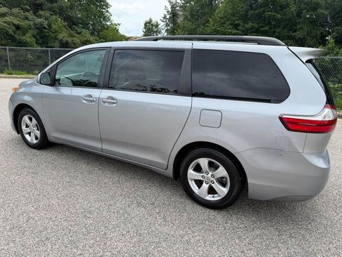 Used 2017 Toyota Sienna LE FWD image 6