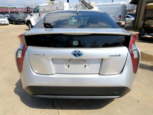 Used 2016 Toyota Prius Two image 4