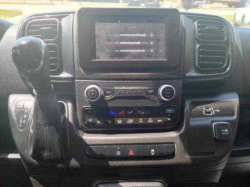 Used 2024 RAM ProMaster 2500 w/ Convenience Group FWD image 10