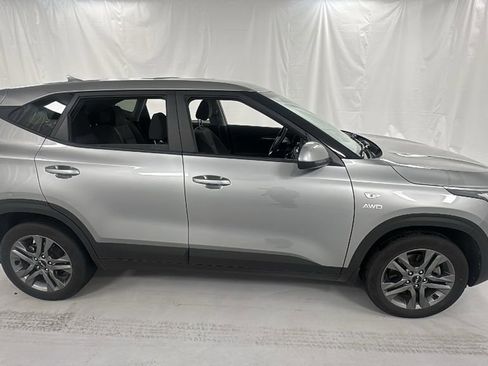 Used 2023 Kia Seltos LX image 2