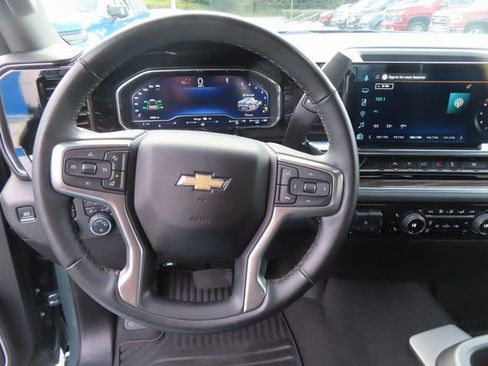 Used 2025 Chevrolet Silverado 1500 LT AWD/4WD image 15
