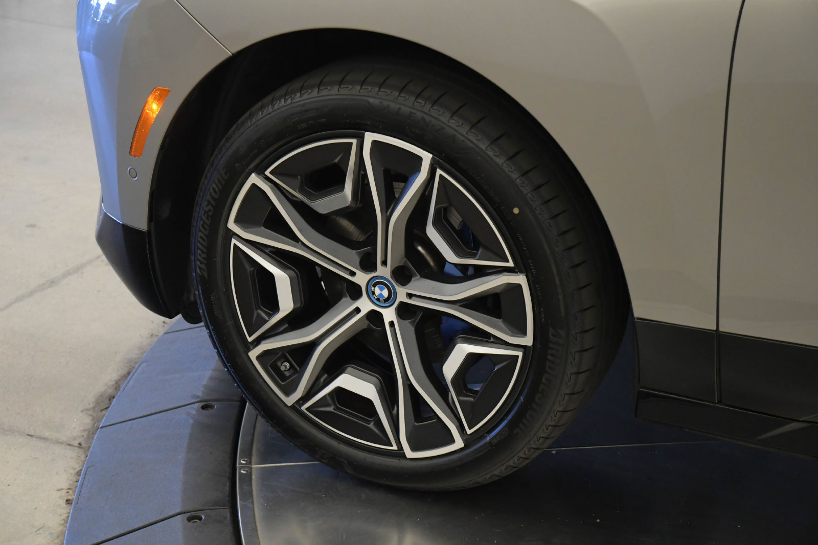 Certified 2024 BMW iX xDrive50 w/ Sport Package AWD/4WD image 9