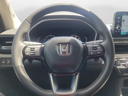 Used 2025 Honda Pilot Touring image 10