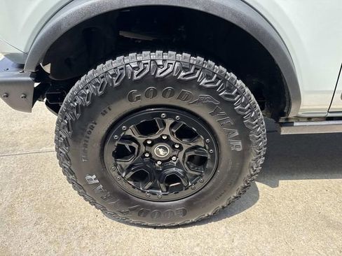 Certified 2021 Ford Bronco First Edition AWD/4WD image 4