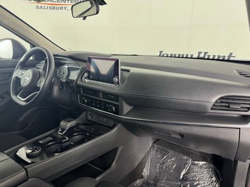 Used 2024 Nissan Rogue S AWD/4WD image 39