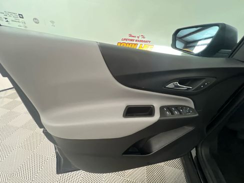 Used 2023 Chevrolet Equinox LS AWD/4WD image 22
