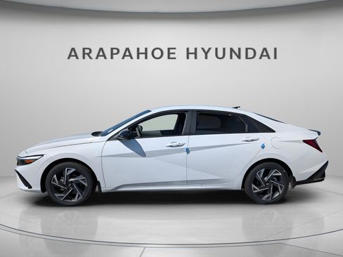 Used 2025 Hyundai Elantra Sport FWD image 2