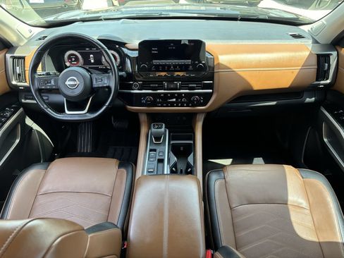 Used 2023 Nissan Pathfinder Platinum FWD image 9