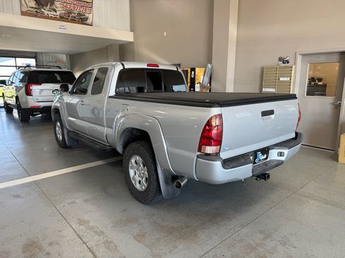 Used 2006 Toyota Tacoma PreRunner RWD image 5