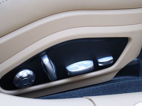 Used 2018 Porsche Panamera 4 image 38