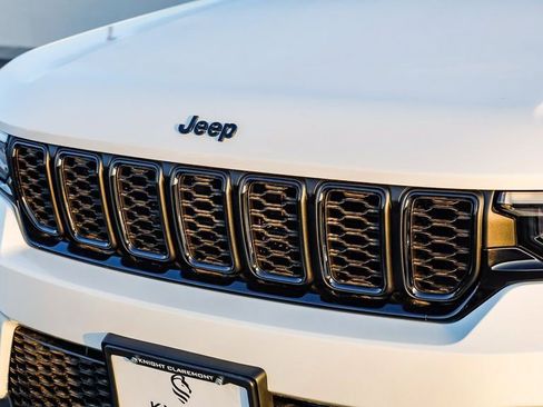 New 2025 Jeep Grand Cherokee Altitude image 6
