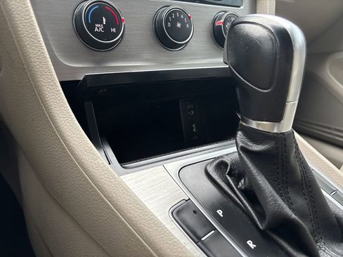 Used 2017 Volkswagen Golf S image 36