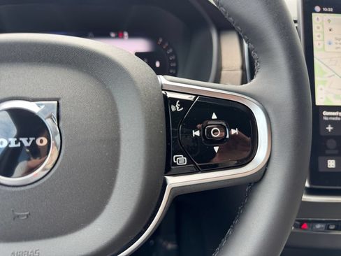 Certified 2025 Volvo XC90 B5 Core AWD/4WD image 18