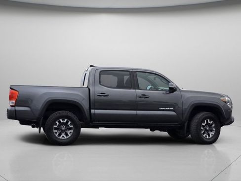 Used 2019 Toyota Tacoma TRD Off-Road w/ Technology Package AWD/4WD image 25