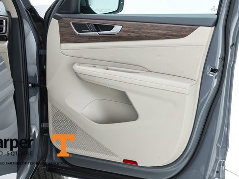 Used 2025 Volkswagen Atlas SEL Premium R-Line image 32