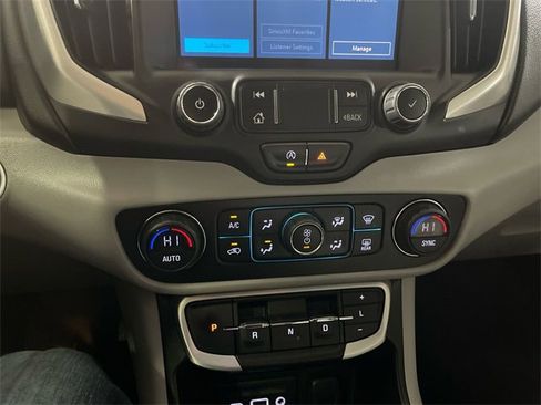 Used 2022 GMC Terrain SLT image 19