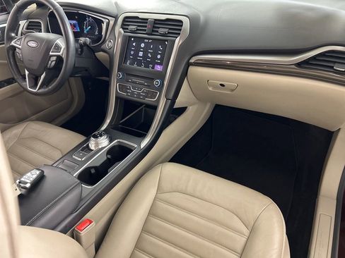 Used 2017 Ford Fusion SE w/ Fusion SE Technology Package image 27