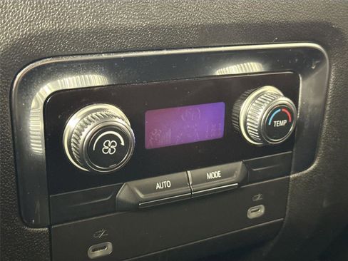 Used 2024 GMC Yukon XL SLT image 33