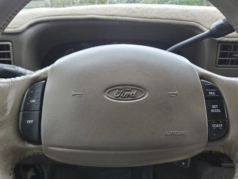 Used 2000 Ford F350 Lariat image 19