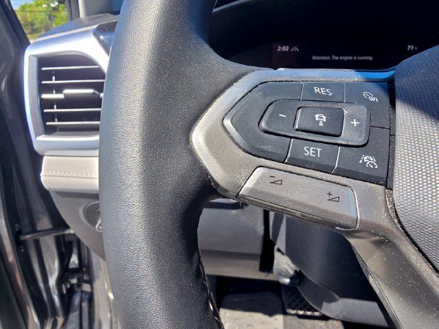 Used 2025 Volkswagen Taos SE AWD/4WD image 27